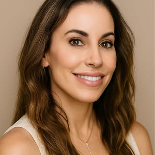 Hi, I’m Angela 👋✨
I’ve been in the aesthetics industry for 20+ years! I started my journey back in 