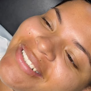 🐚 Tache de Beauté

Ook moedervlekjes in het gezicht behoren tot één van de zeven schoonheden ✨

Ik 