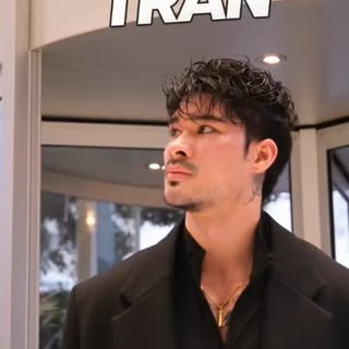 John Tran at Halo Hair Clinic 
Der vietnamesische Influencer hat uns besucht, um seine Haartransplan