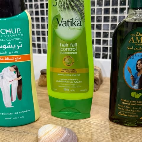 🌴 🌴 Wakacje – wspomnienia zostają.
💚 A kosmetyki? Czas na trychologiczną ocenę!

Nie zawsze z wak