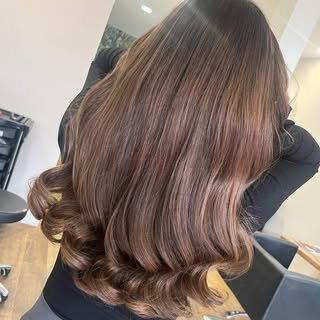 3 PACKETS OF @beauty_worksonline TAPE EXTENSIONS 🤎

Colour by Alex 
Extensions by Louise 

#beautyw