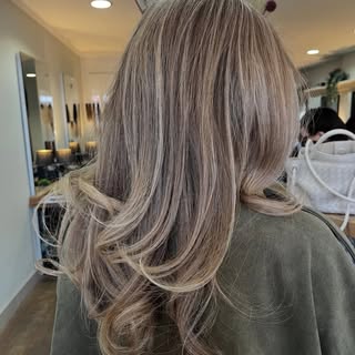 It’s giving mushroom blonde 🍄 

Colour and cut by Charlotte K
#mushroomblonde #essexbalayage #essex