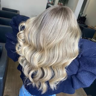 Half head of baby lights and cut and blow-dry . ✨🩷 

By Chelsea 

#babylights #ongarhair #essexhaid