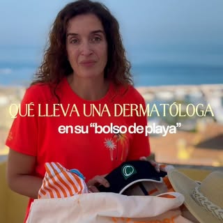 ¿Qué lleva una dermatóloga en su bolsa de playa? 

@isdin pediatrics 50SPF spray trasparente
Helioca