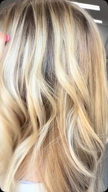 When the dimensions hit just right 🔥 #blondehair #oakdalesalon #modestoca #haircolor #hairsalon
