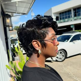 Created with intention. Customized with precision. 💕

✨ Hairline
✨ Hair Color
✨ Haircut
✨ Fit Like 