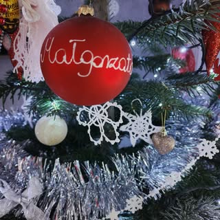Świąt białych, pachnących choinką,
skrzypiących śniegiem pod butami,
spędzonych w ciepłej, rodzinnej