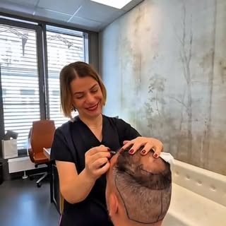 Jede erfolgreiche Haartransplantation beginnt mit einer individuellen Planung.

Vor jedem Eingriff n