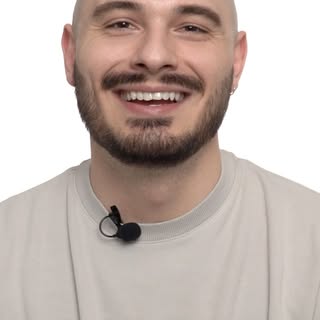 💬 Grzegorz przyznaje, że mikropigmentacja zdecydowanie spełniła jego oczekiwania. Zakola przestały 