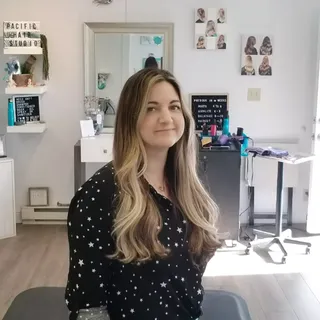 Hi there, I'm Amy. For anyone new to my page, or thinking about getting your hair done with me, let 