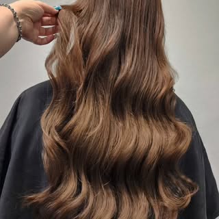New 22" Extensions... Watch her Makeover
.
.
.
#hairmakeover #montereybeadedwefts #montereybayhairst