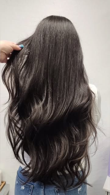 Her first set of Extensions. Make it fuller and longer. Sure Can!!!! Love her look? Give it a 💜

#m