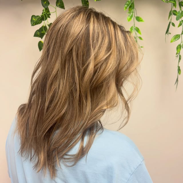 If you’ve been thinking about refreshing your color, now is the perfect time to book with Kaylen!! B
