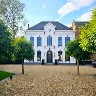 Uw haartransplantatie combineren met comfort, rust en luxe? Dat kan. ✨

Komt u niet uit de regio? Da