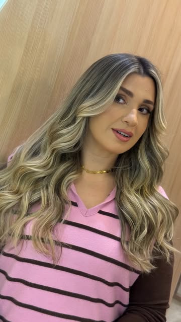 O loiro perfeito existe. 
Bege dourado: elegante, iluminado e na medida certa. 🤎

#mechas #loiro #b