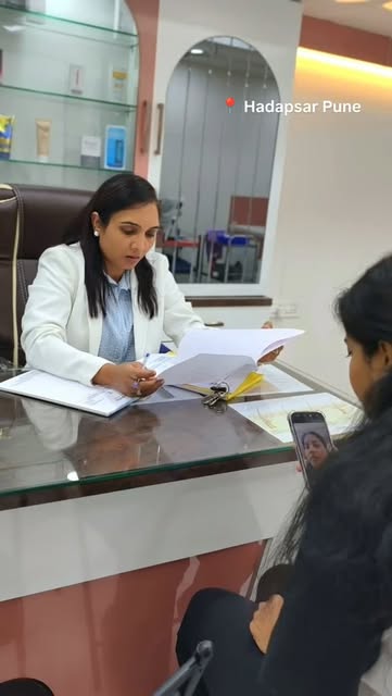 🩺 Hair & Skin Problem है?
सिर्फ Treatment नहीं…
सही Consultation सबसे जरूरी है!
 — Consultation में