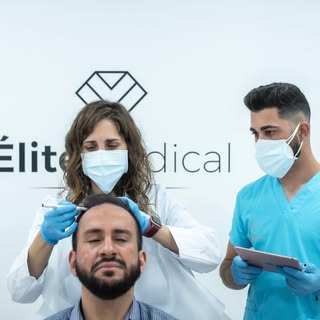 En manos de cirujanos expertos y siempre acompañado especialistas.
ELITE MEDICAL MADRID Profesionale