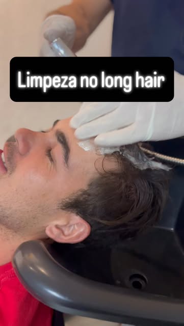 A primeira lavagem depois do long hair assusta todo mundo. E com razão: nos primeiros dias o enxerto