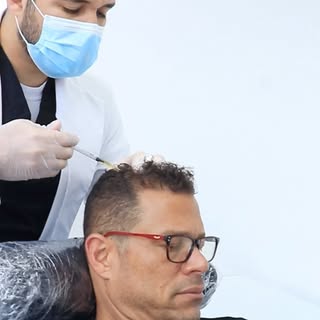 ⚽️ @oscarcordoba_ nos muestra cómo cuida su cabello.

Acompáñalo durante su terapia capilar DHI y de