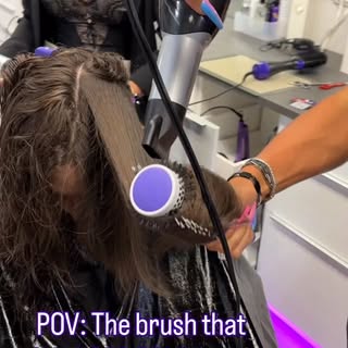 POV: The brush that CHANGES COLOR? 👀
Salon Pro Secret: If your round brush has caps, that’s why it’