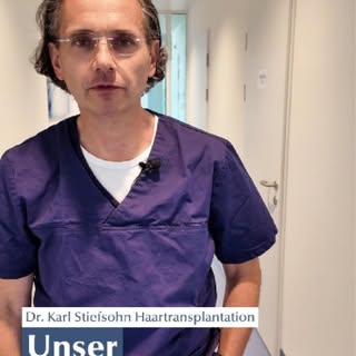 Dr. Karl Stiefsohn gibt einen kurzen Einblick in den Behandlungsraum, in dem die #Haartransplantatio