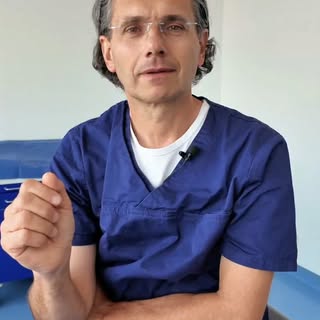 Eine Haartransplantation ist nicht optimal verlaufen? Auch dann gibt es Möglichkeiten. 👨‍⚕️

Dr. St