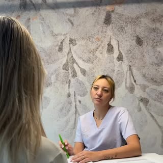 Z uśmiechem, ale na serio 💬

Bo choć niektóre historie potrafią rozbawić,
to bardzo często stoją za