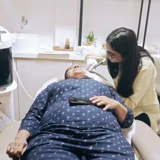 Get an advance Hydra facial done at skin fluent clinic 
A non-invasive facial that aims to rejuvenat