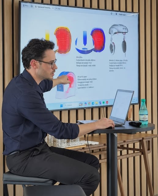 Hoje foi dia de falar sobre tecnologias no tratamento capilar na pós graduação de tricologia e trans