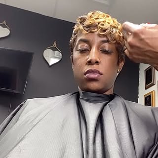 😆😝🥰

We do each other hair🤧 #epic #kliphers #jaggededge #shopbabies #beautyinfluencer #moma #son
