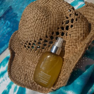 ☀️ Hair needs SPF too! 👒

Hello from Turkey 👋🏻🇹🇷 where it’s been a scorching 38°C! 🥵

We all r