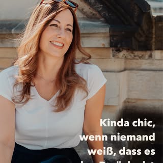 All das finden wir an unserem Beruf (kinda) chic! Was findet Ihr an @zweithaarliebe.offiziell chic? 