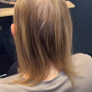 ✨ Voici la routine mensuelle de Mélodia.

Après un mois à porter son volumateur collé,
elle revient 
