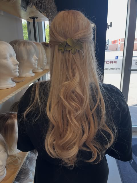 ✨ Petit update cheveux ✨

Non mais… regardez-moi cette magnifique chevelure! 😍

Tout le mérite revi