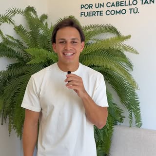 Testimonio de nuestro cliente Jan, se realizó un tratamiento de regeneración capilar.

Resultados de