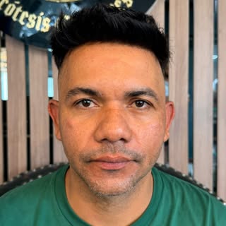 Bienvenido a Hairs Premium, donde la elegancia, la confianza y la innovación se unen para transforma