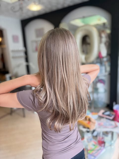 Pretty hair🤍

Half head baby lights for our clients first ever colour change! Finished off with a t