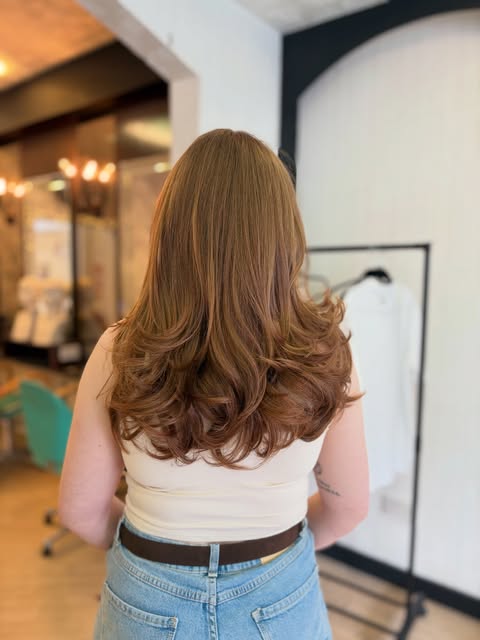 Pretty layers🤍

Layered cut finished with a bouncy blow🫶🏻

Hair by our stylist @ellarosaa_ 
Book 