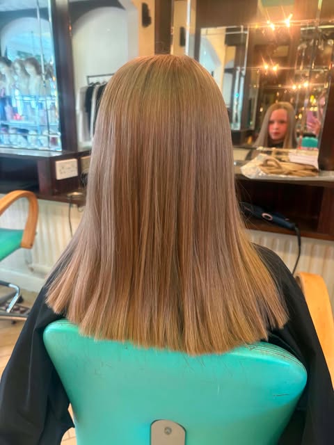 Big chop🤍

All ready for our client, before she started back school! Beautiful blunt cut🫶🏻

Hair 