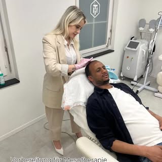 Mesotherapie nach Haartransplantation 💉
Fragen?

#haartransplantation_zürich 
#Haartransplantation 