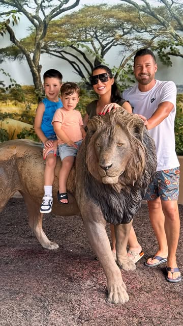 San Diego Zoo never disappoints 🦒🐘❤️
.
.
.
#SanDiegoZoo #FamilyAdventure #ZooDay #KidsAtTheZoo #Fa