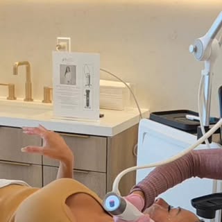 2  hours of XERF Radiofrequency in 24 seconds. Yes, it's that chill.

No surgery. No downtime drama.