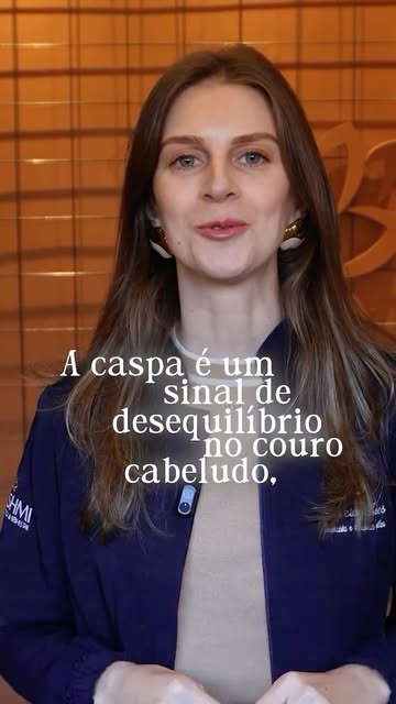 A caspa é um sinal de desequilíbrio do couro cabeludo, não tem uma causa única, e por isso o tratame