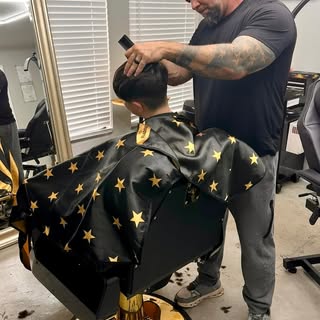 Fresh Cuts. Sharp Beards. Clean Confidence. 

Come see Justin at The BLUEPRINT, specializing in prec