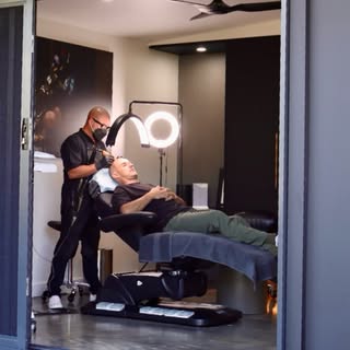 ✨ Escape to paradise while you transform your look at SMP Noosa! 🌿 Our private, designer studio is 