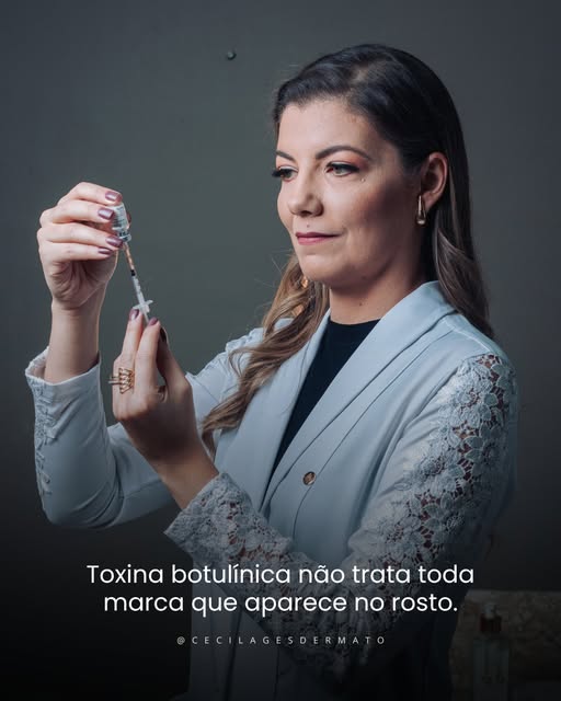 É comum alguém chegar ao consultório apontando uma marca no rosto e dizendo: “Quero colocar toxina a