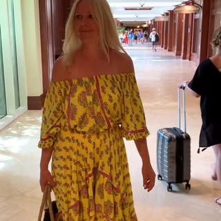 When your aesthetician takes off for vacation… but the glow never clocks out! ✨😎🌴
#AestheticianOnV