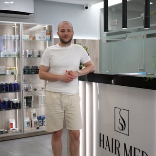 Пацієнти після трансплантації волосся не завжди готові ділитися своєю історією публічно. Саме тому к