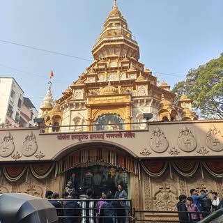 Ending the year the most divine way 🙏✨
A unique blessing to bow down at the sacred feet of Shreeman