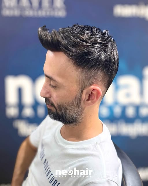 Aynadaki değişimin enerjisi bambaşka! ⚡ Kişiye özel nanoteknolojik protez saç uygulamasıyla hem doğa